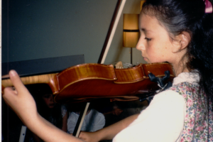 girl playing violin